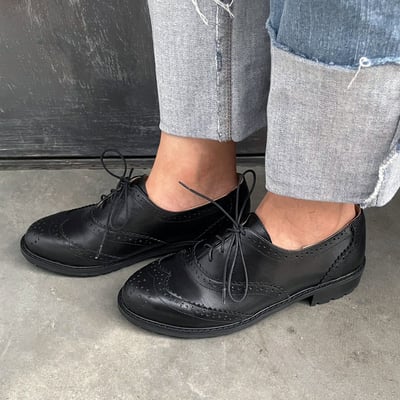 karine(MIT台灣製)全真皮寬楦綁帶雕花牛津鞋-黑色4