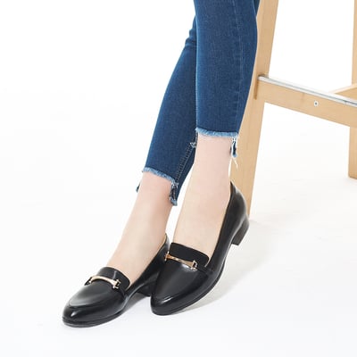 karine(MIT台灣製)全真皮飾釦低跟樂福鞋-紳士黑3