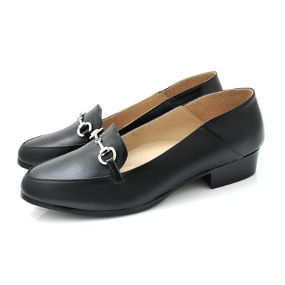 karine(MIT台灣製)全真皮飾釦後踩兩穿低跟樂福鞋-爵士黑1