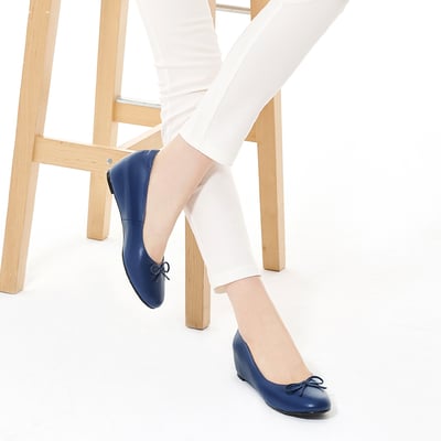 karine(MIT台灣製)全真皮格紋內增高楔型娃娃鞋-寶藍色4