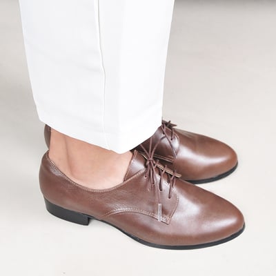 karine(MIT台灣製)全真皮綁帶低跟德比鞋-咖啡色6