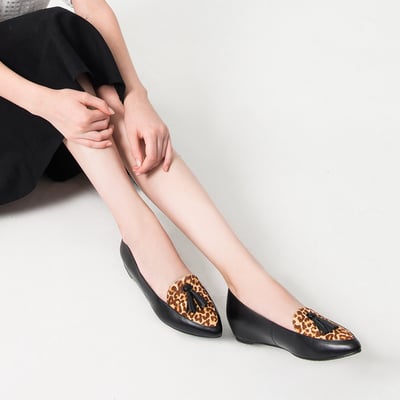 karine(MIT台灣製)全真皮流蘇尖頭內增高楔型鞋-豹紋黑4