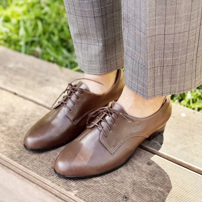 karine(MIT台灣製)全真皮綁帶低跟德比鞋-咖啡色4