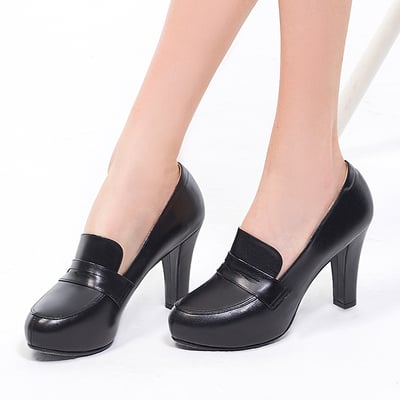 karine(MIT台灣製)全真皮素面樂福高跟鞋-黑色2