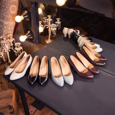 karine(MIT台灣製)全真皮素面微尖高跟鞋-米白色7