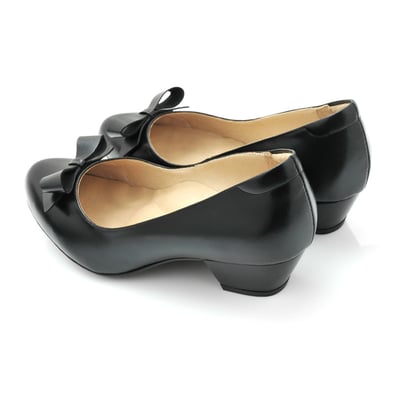 karine(MIT台灣製)全真皮尖頭蝴蝶結粗低跟鞋-黑色5