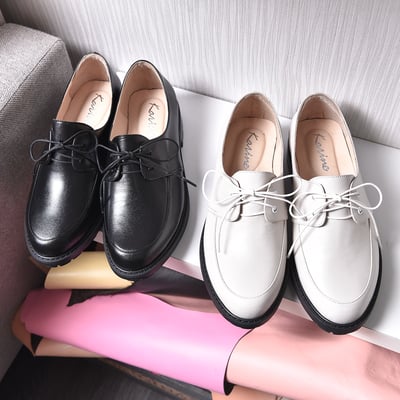 karine(MIT台灣製)全真皮綁帶寬楦厚底樂福鞋-黑色8