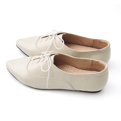 karine(MIT台灣製)全真皮尖頭綁帶內增高德比鞋-起司白4