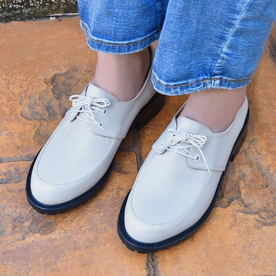 karine(MIT台灣製)全真皮綁帶寬楦厚底樂福鞋-米白色4