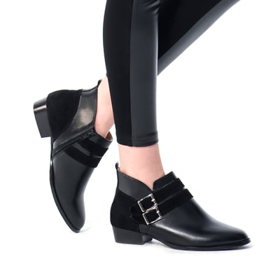 karine(MIT台灣製)全真皮拼接雙帶飾釦短靴-黑色2
