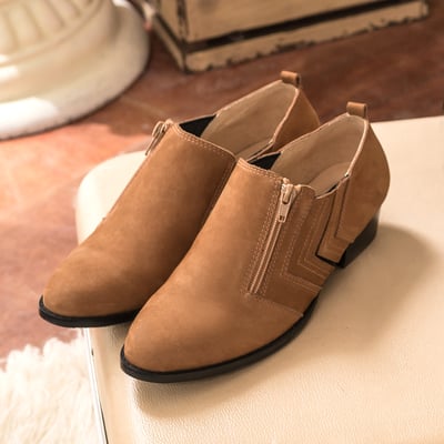 karine(MIT台灣製)全真皮牛巴戈車線拉鍊短靴-柚木色1