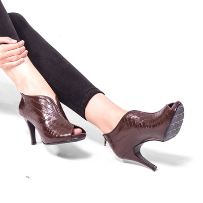 karine(MIT台灣製)全真皮魚口高跟踝靴-咖啡色鱷紋4