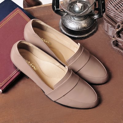 karine(MIT台灣製)全真皮素面低跟樂福鞋-小麥1