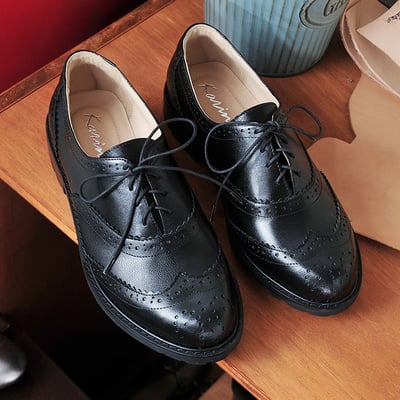 karine(MIT台灣製)全真皮寬楦綁帶雕花牛津鞋-黑色1