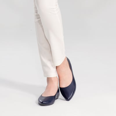 karine(MIT台灣製)全真皮尖頭內增高楔型鞋-暗藍3