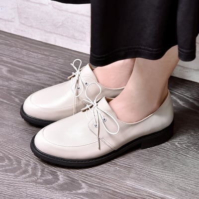 karine(MIT台灣製)全真皮綁帶寬楦厚底樂福鞋-米白色3