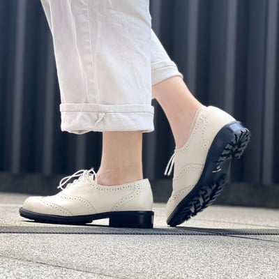 karine(MIT台灣製)全真皮寬楦綁帶雕花牛津鞋-米白色2