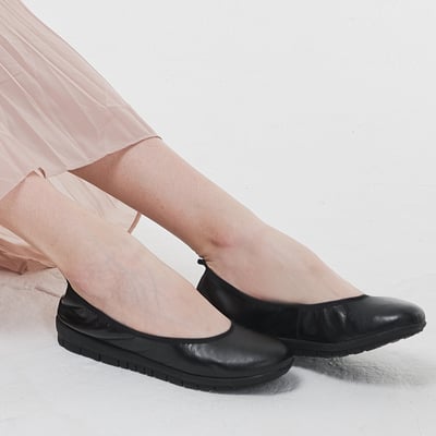 karine(MIT台灣製)全真皮素面厚底娃娃鞋-黑色3