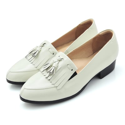 karine(MIT台灣製)全真皮流蘇低跟樂福鞋-晴光白8