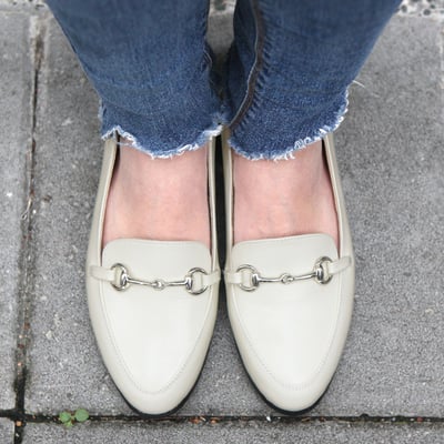 karine(MIT台灣製)全真皮飾釦後踩兩穿低跟樂福鞋-珍珠白3