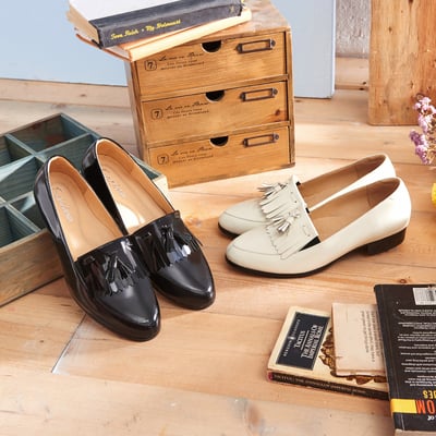 karine(MIT台灣製)全真皮流蘇低跟樂福鞋-晴光白3