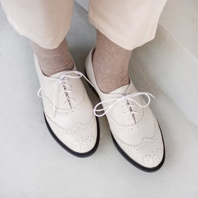 karine(MIT台灣製)全真皮寬楦綁帶雕花牛津鞋-米白色6