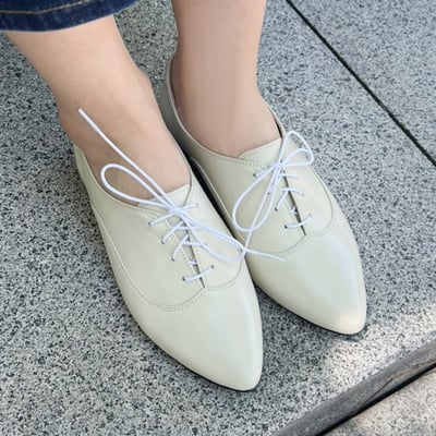 karine(MIT台灣製)全真皮尖頭綁帶內增高德比鞋-起司白2