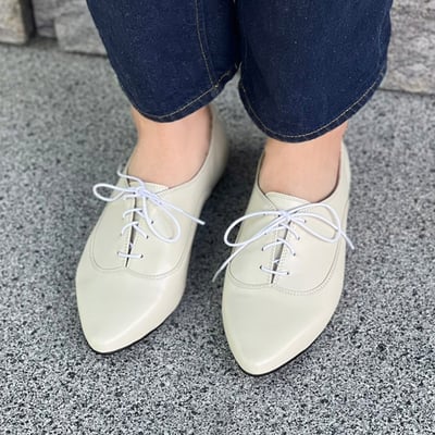 karine(MIT台灣製)全真皮尖頭綁帶內增高德比鞋-起司白5