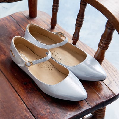 karine(MIT台灣製)全真皮尖頭繫帶內增高楔型鞋-冰雪1