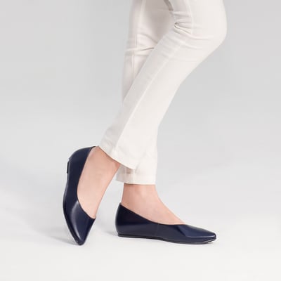 karine(MIT台灣製)全真皮尖頭內增高楔型鞋-暗藍5