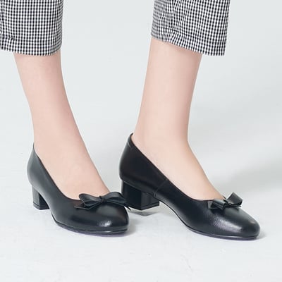 karine(MIT台灣製)全真皮蝴蝶結粗低跟包鞋-黑色3