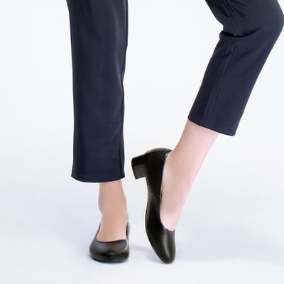 karine(MIT台灣製)全真皮素面粗低跟包鞋-白色11