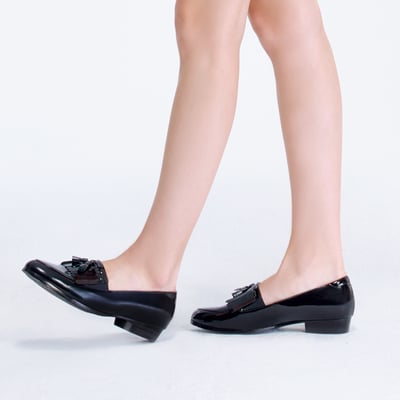 karine(MIT台灣製)全真皮流蘇低跟樂福鞋-原皮黑6