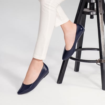 karine(MIT台灣製)全真皮尖頭內增高楔型鞋-暗藍2