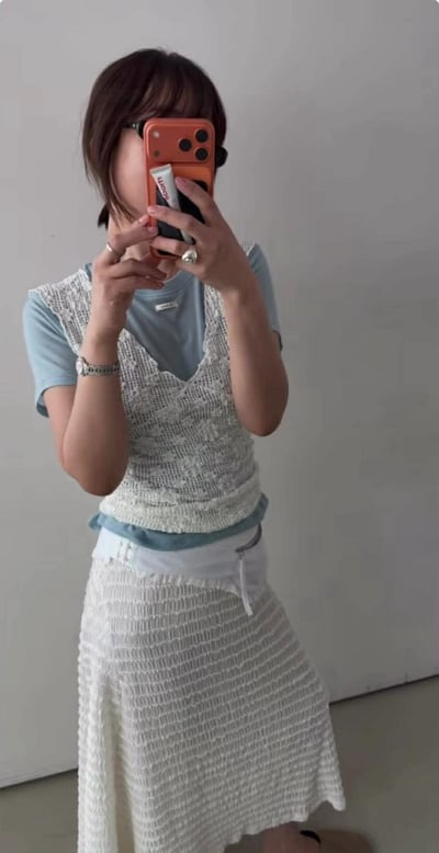 小花V領背心 (黑/白)3