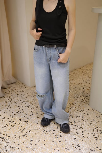 反摺褲頭單邊割破丹寧褲5