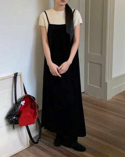 復古絲絨吊帶洋裝-黑3