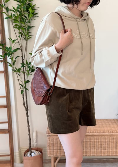 字母寬帽大學T2