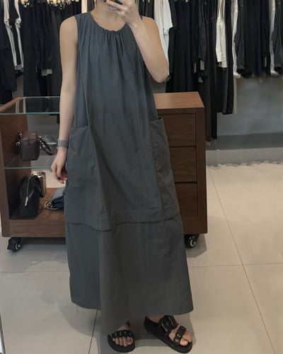 純色大口袋工裝洋裝-深灰5