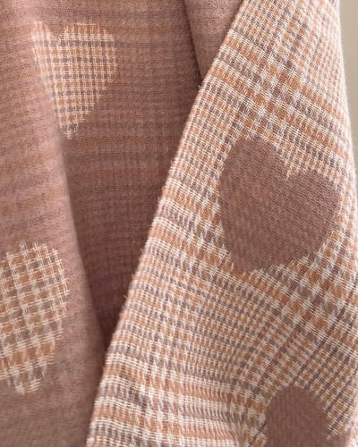 蘇格蘭愛心圍巾-灰粉4