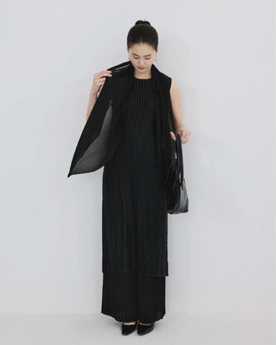 流動壓褶洋裝-黑2