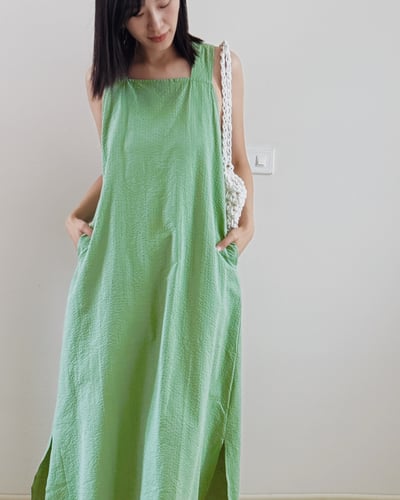 方領剪裁設計洋裝-綠6