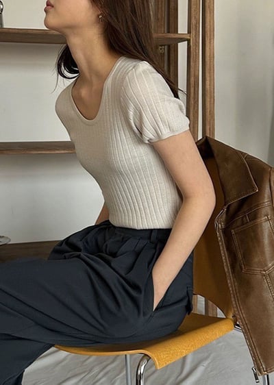 U領質感坑條針織衫1