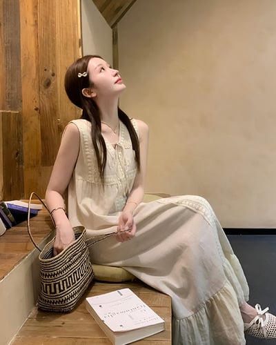 V領蕾絲拼接洋裝4