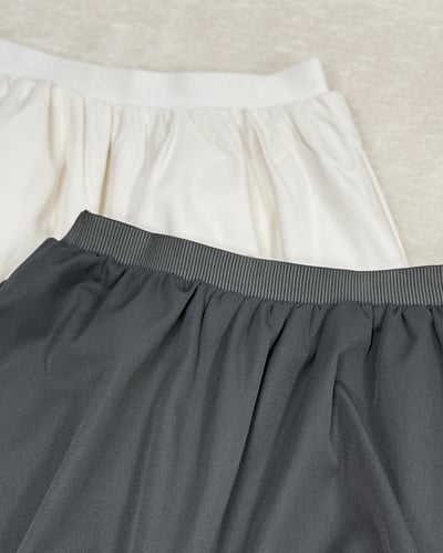 witharch時髦抓褶花苞裙-雲白7