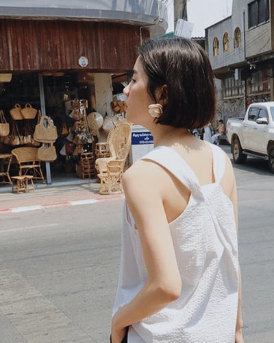 方領剪裁設計洋裝-杏5