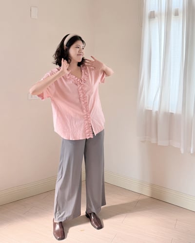 荷邊褶飾V領上衣6