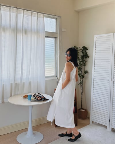 方領剪裁設計洋裝-杏5