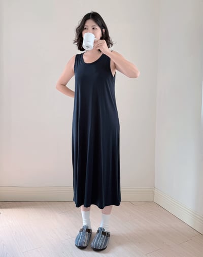 極簡U領美背洋裝2