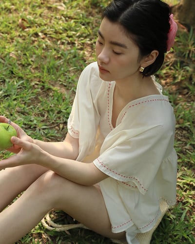 V領浪漫刺繡小衫4